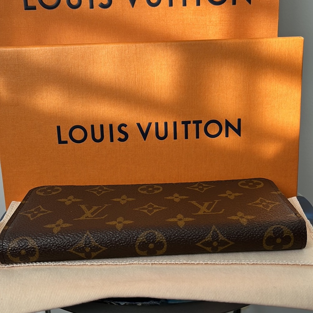 ✨SOLD✨Louis Vuitton Clemence Wallet - Picture 3 of 13